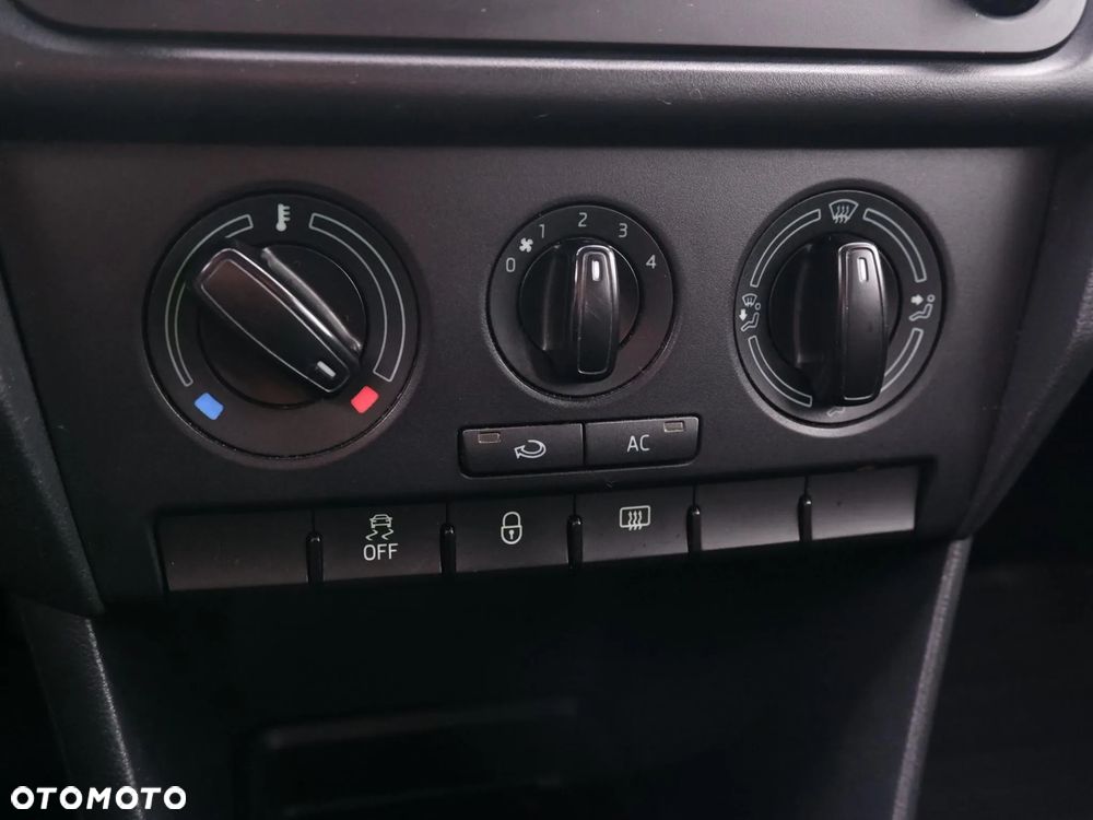 Skoda RAPID 1.2 TSI Ambition - 29