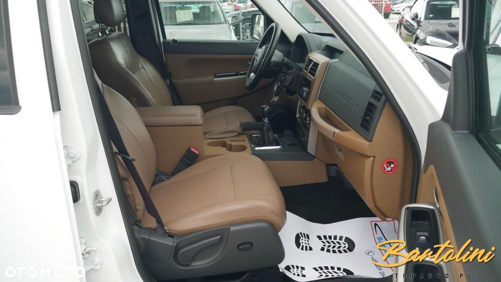 Jeep Cherokee - 16