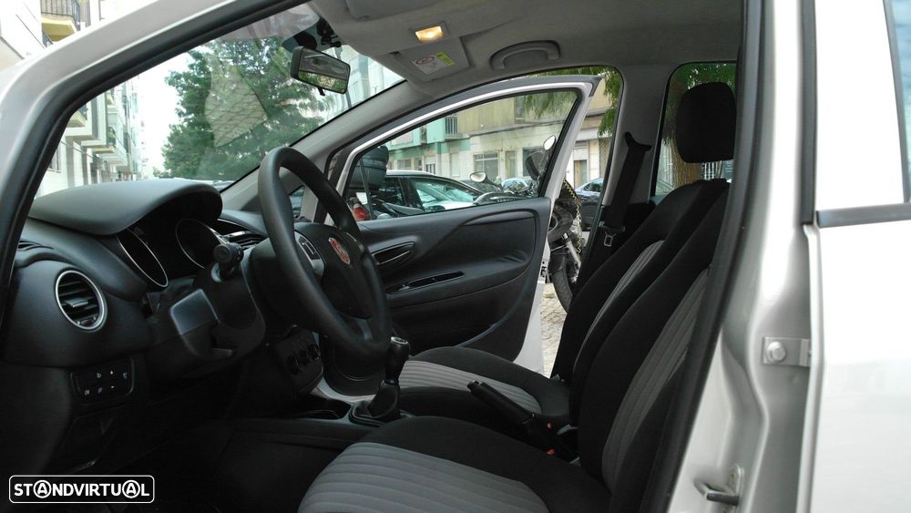 Fiat Punto 1.3 M-Jet Lounge S&S - 24