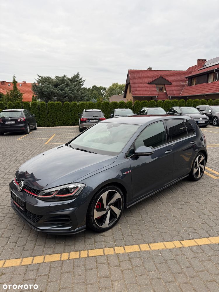 Volkswagen Golf - 5
