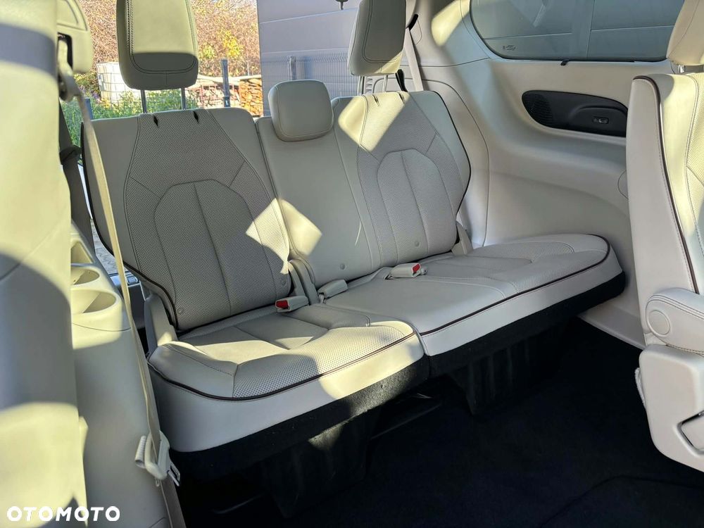 Chrysler Pacifica - 23