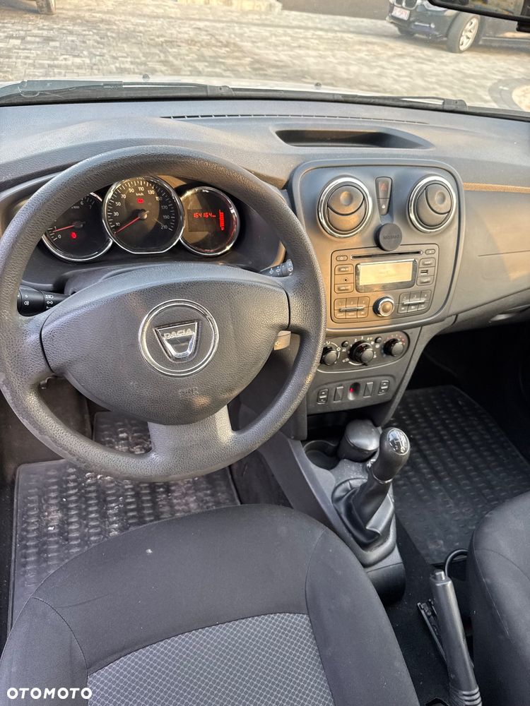 Dacia Logan 1.2 16V 75 Essentiel - 9