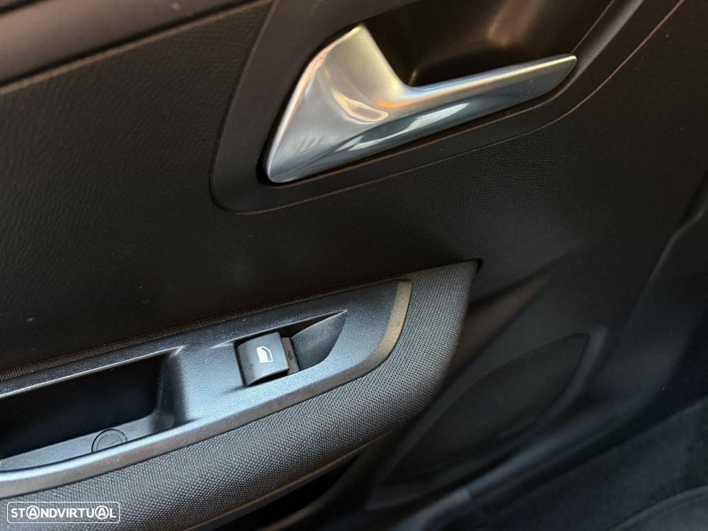 Peugeot 208 1.2 PureTech Active Pack - 34