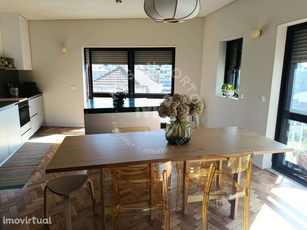 Apartamento T2 Open Space totalmente remodelado por arquiteto
Mobi... - Grande imagem: 5/18