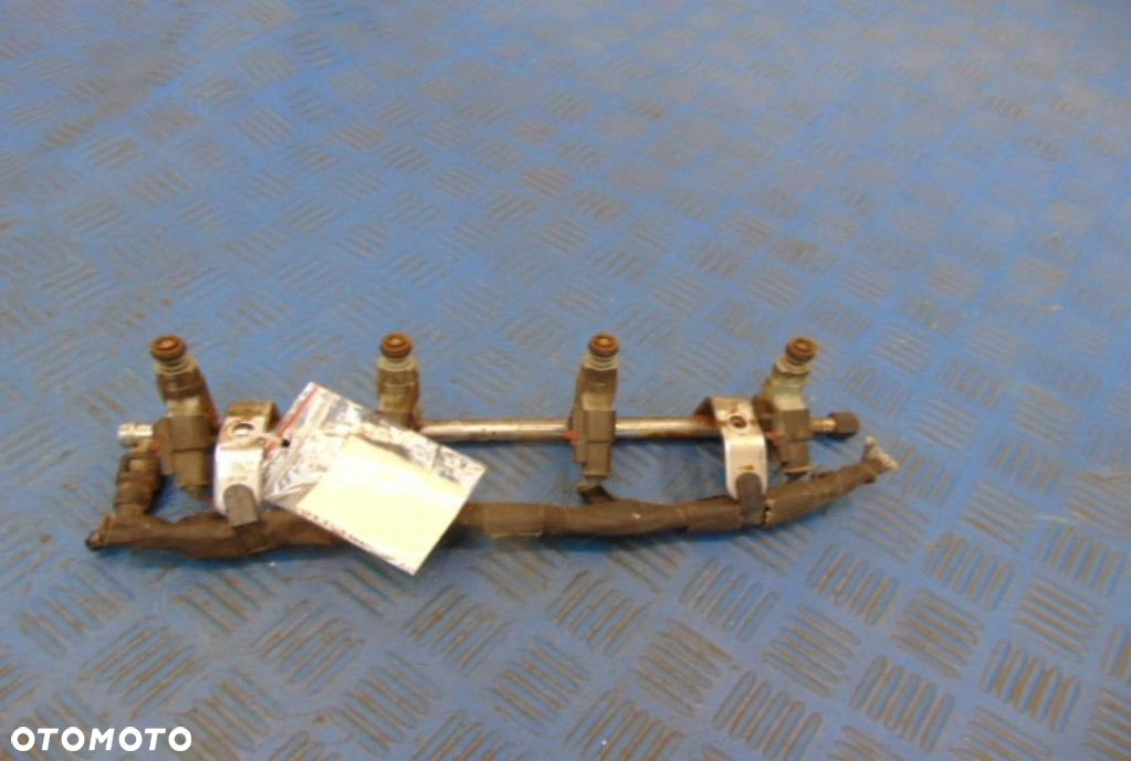 CHRYSLER PT CRUISER 2.0 16V LISTWA WTRYSKOWA 04669768 - 4