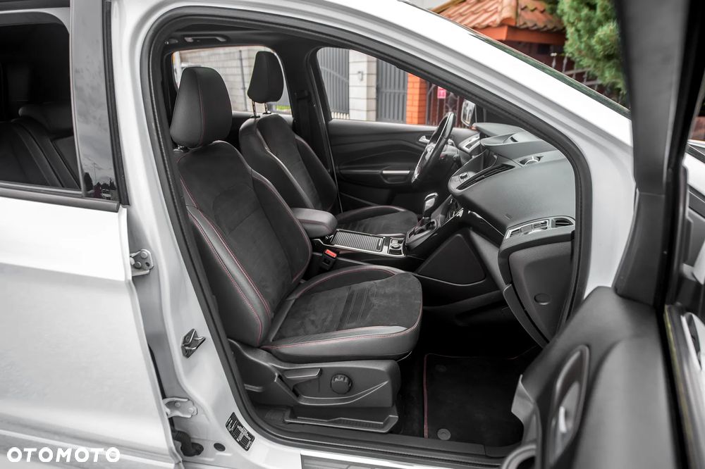 Ford Kuga 2.0 TDCi 4x4 ST-Line - 19