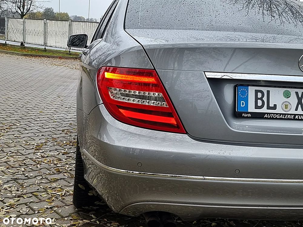 Mercedes-Benz Klasa C 180 CGI BlueEFFICIENCY Avantgarde - 15