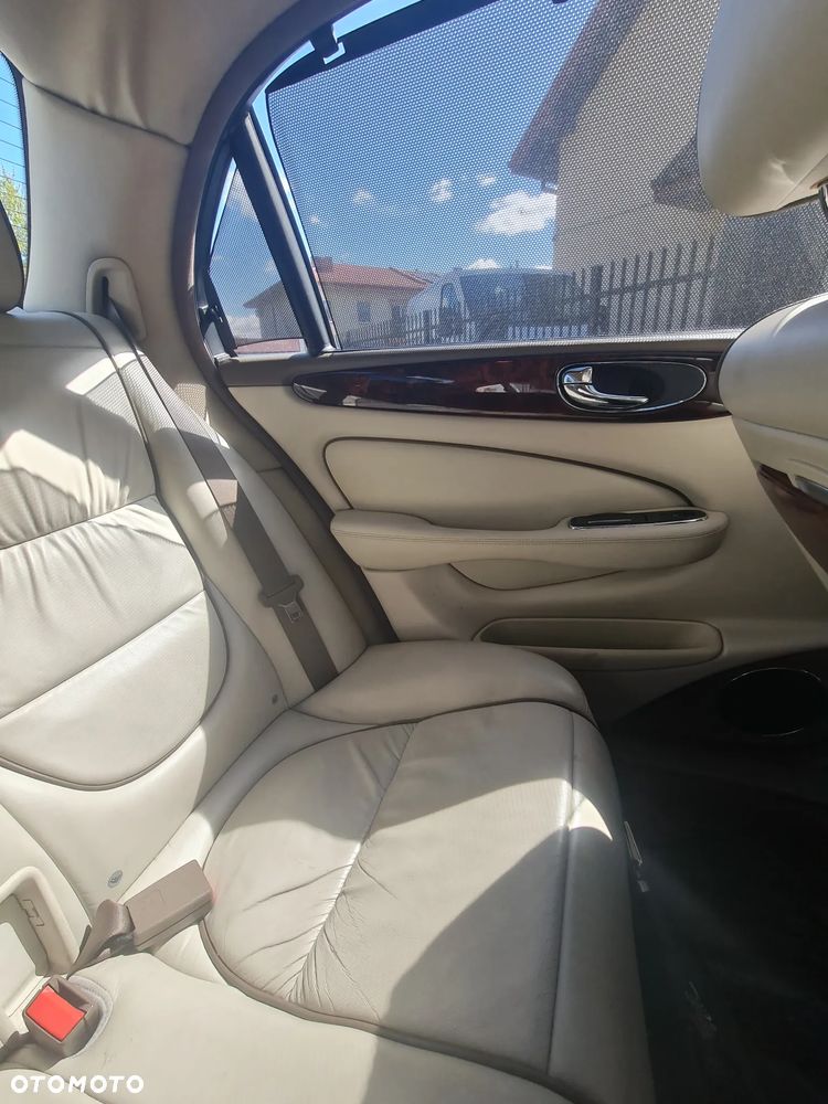 Jaguar XJ XJ8 4.2 LWB Sovereign - 14