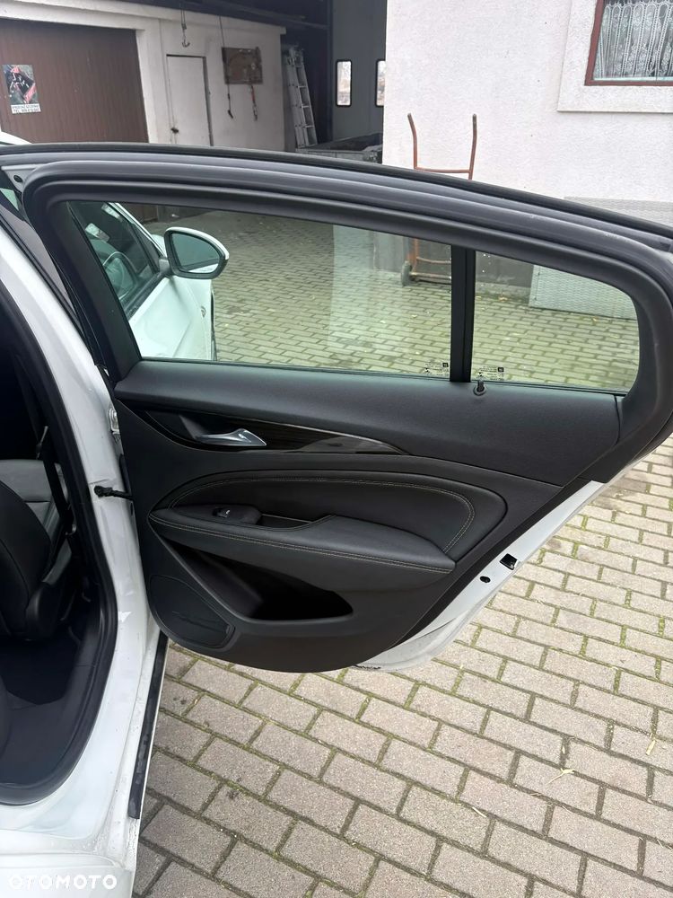 Opel Insignia - 12