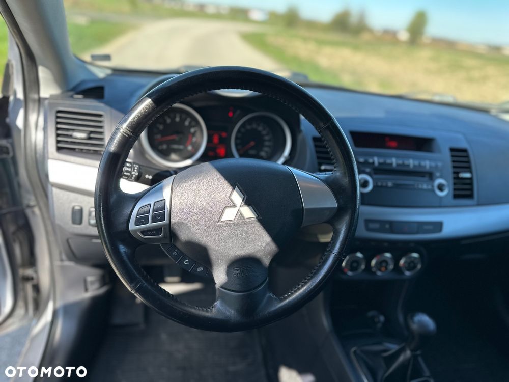 Mitsubishi Lancer - 12