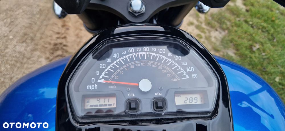 Suzuki Intruder - 12