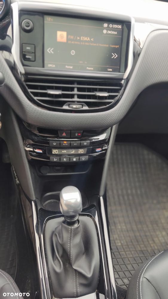 Peugeot 2008 1.2 PureTech Allure S&S - 3