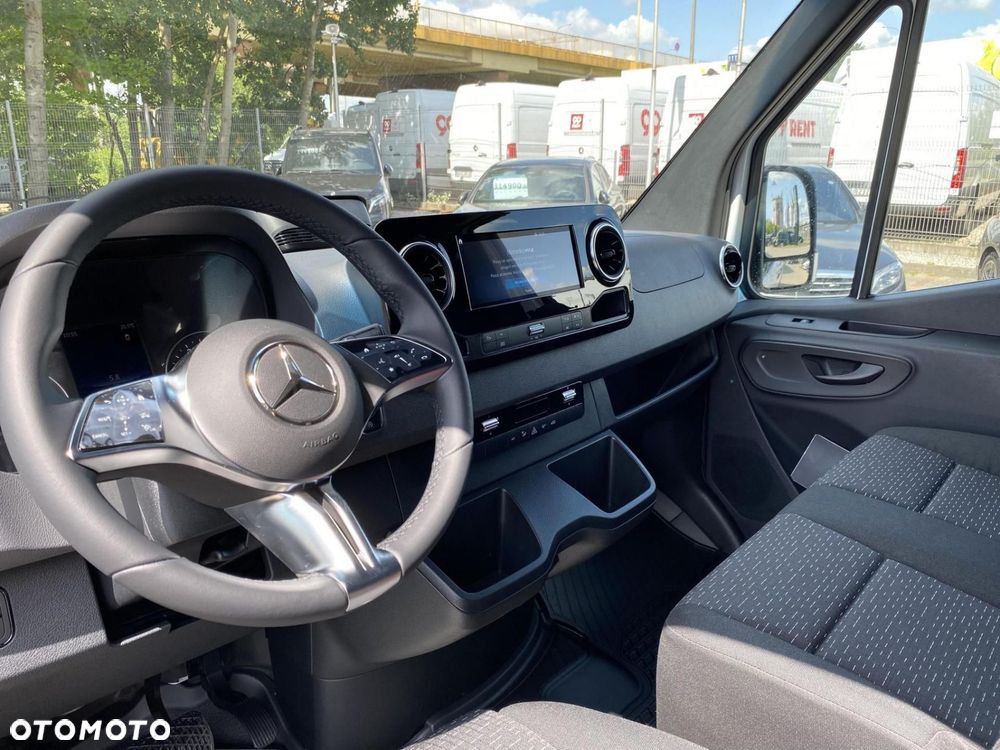 Mercedes-Benz Sprinter - 13