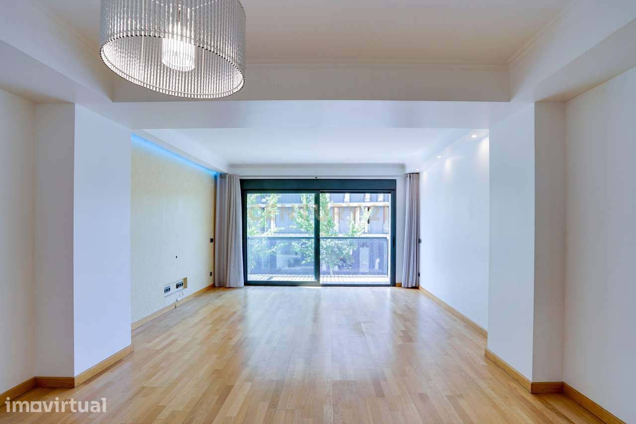 Apartamento Central com Suite e Varanda em Local Tranquilo - Grande imagem: 5/28