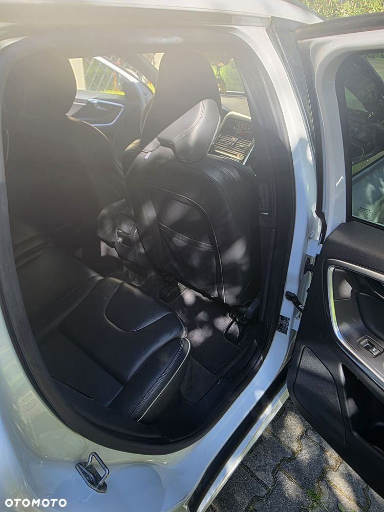 Volvo XC 60 D4 R-Design - 9