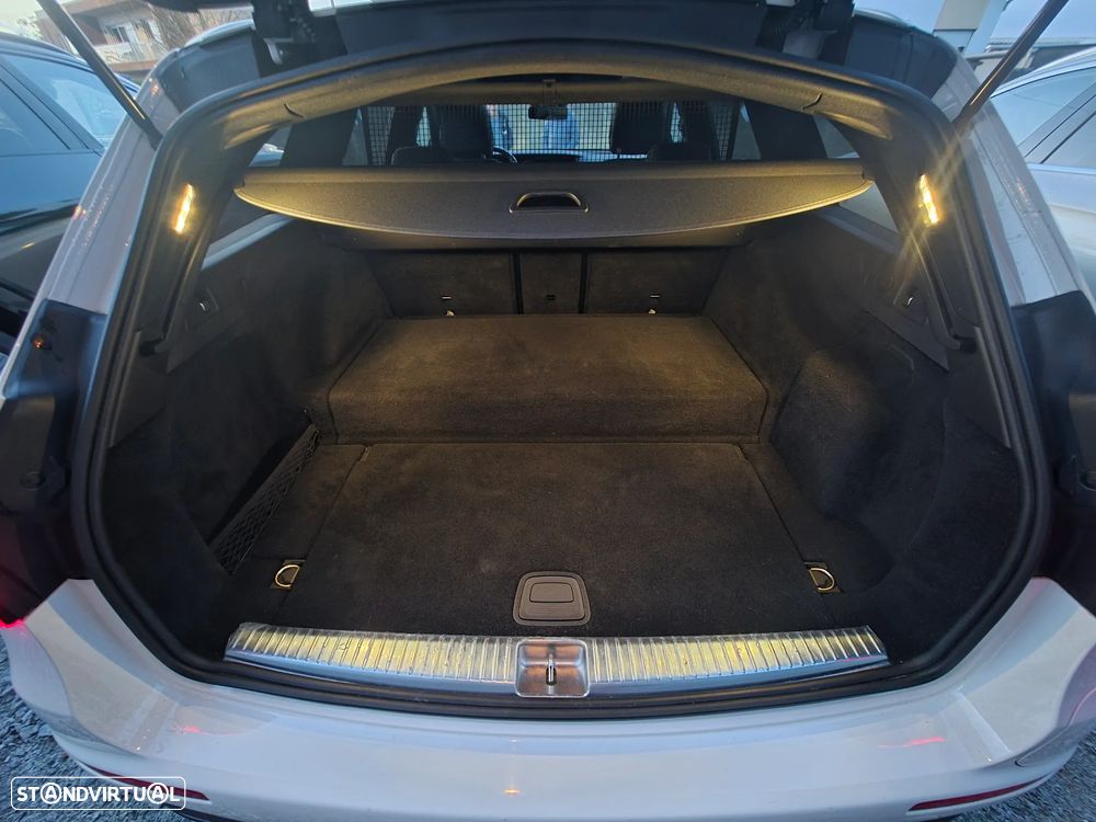 Mercedes-Benz E 300 de 9G-TRONIC AMG Line - 12