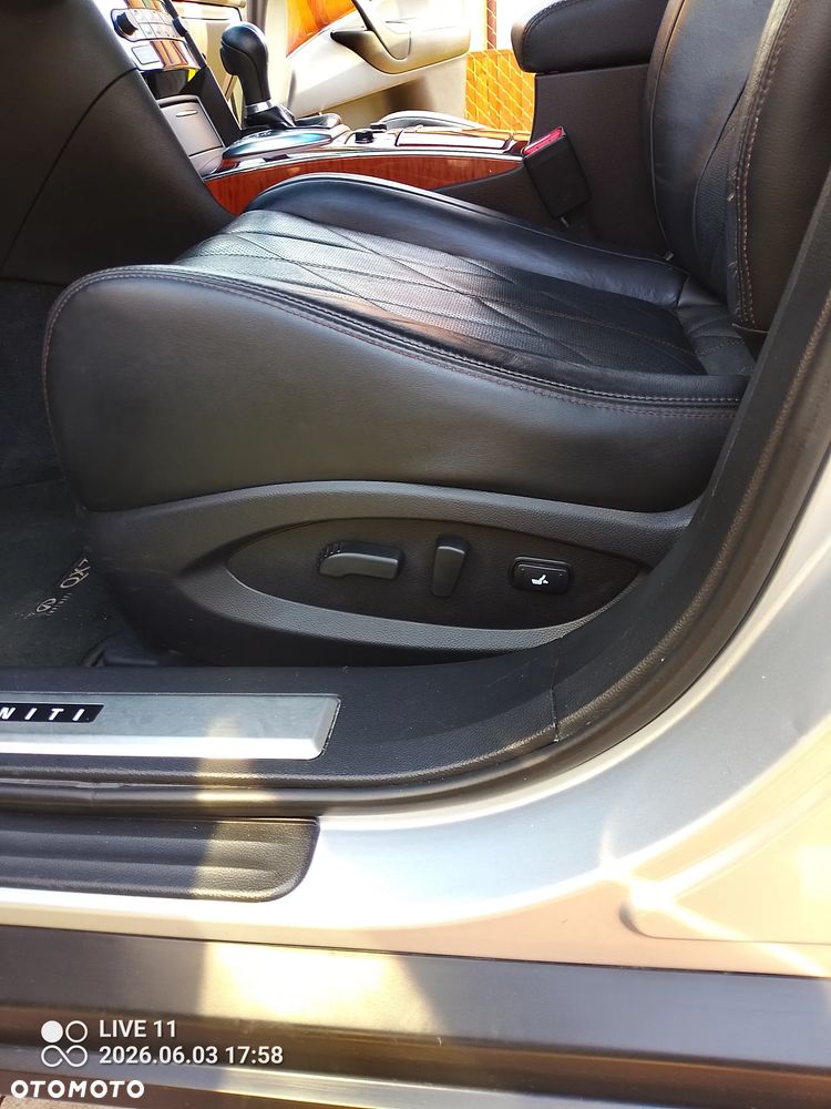 Infiniti QX70 - 12