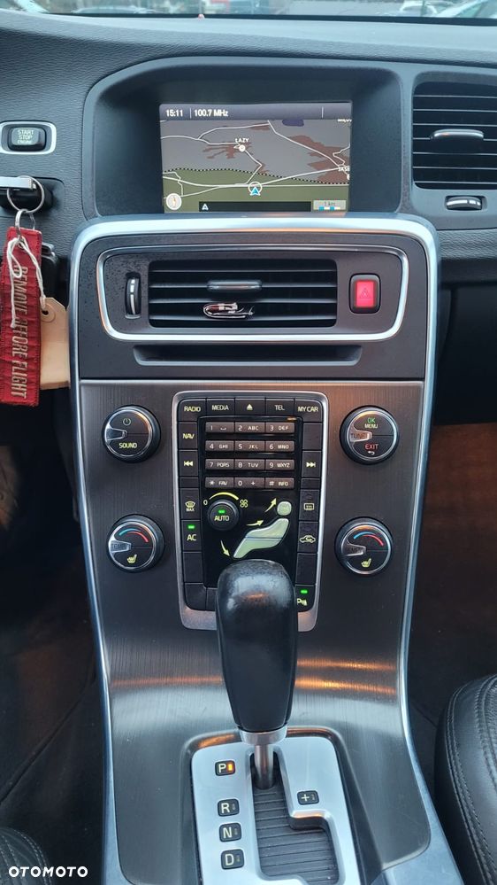 Volvo V60 D3 Geartronic Summum - 16