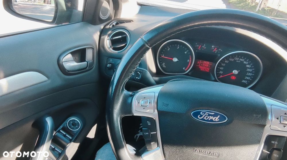 Ford Mondeo 2.0 TDCi Ghia - 13