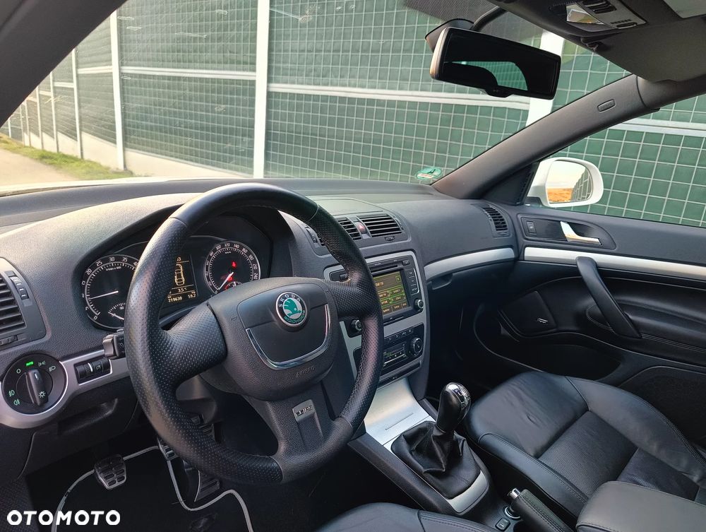 Skoda Octavia 2.0 TDI CR DPF RS - 22