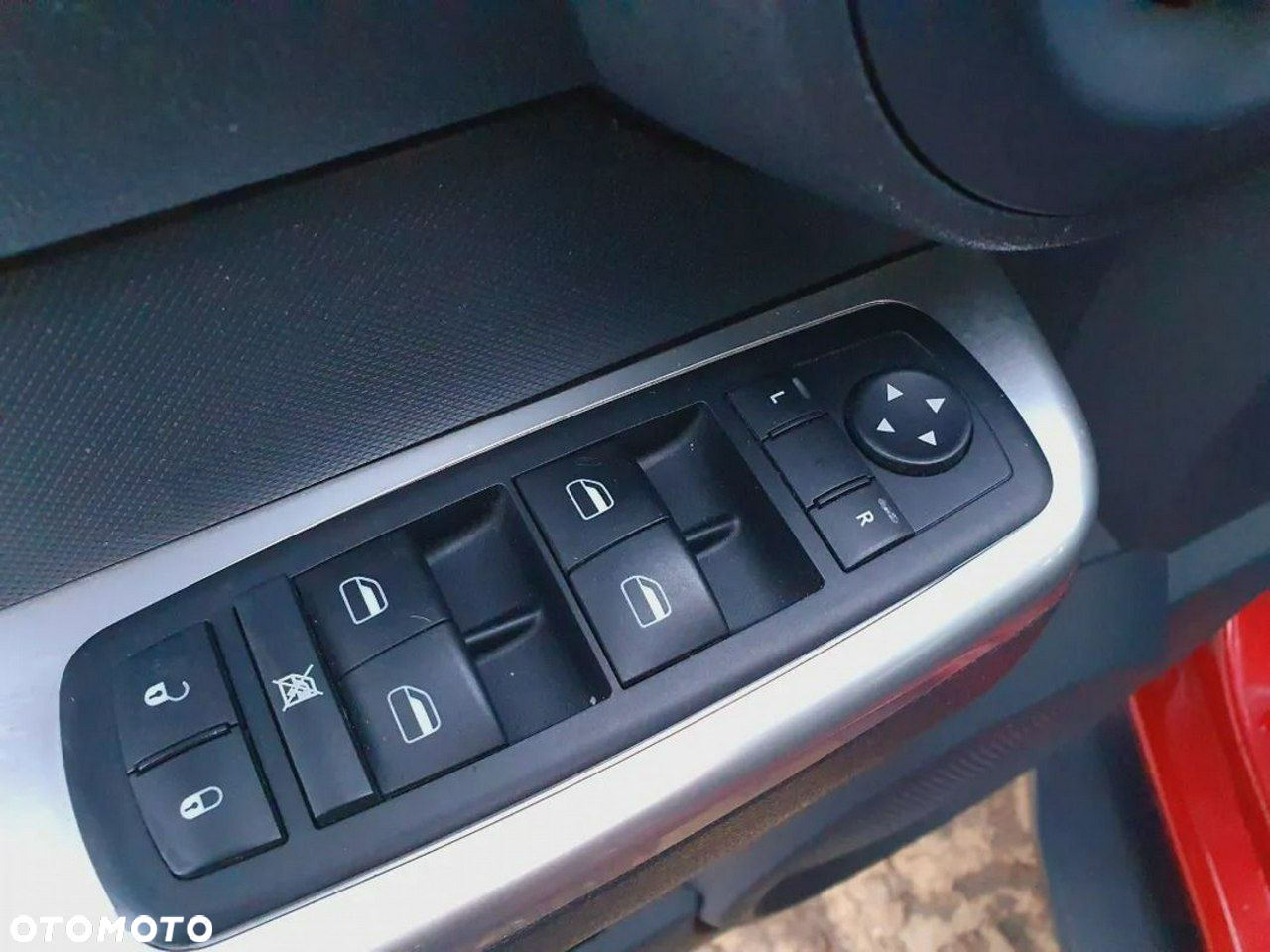 Dodge Nitro - 24
