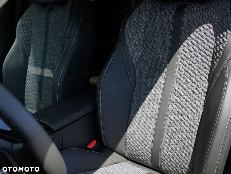 Peugeot 408 - 4