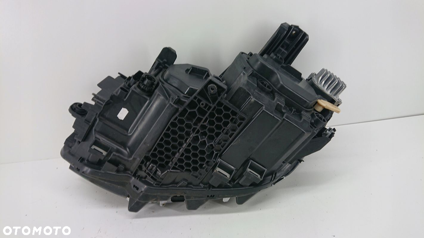 VW Passat B8 Lift 3G LED lampa prawa przednia - 7