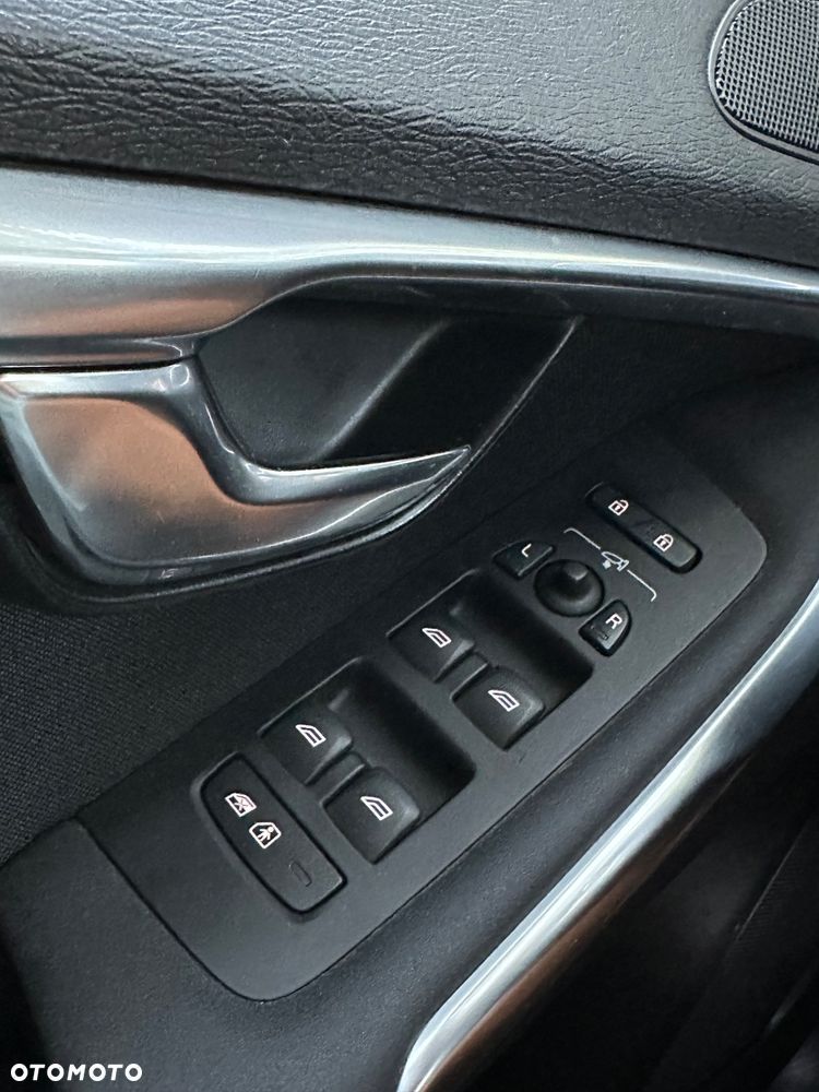Volvo V40 T3 R-Design Momentum - 12