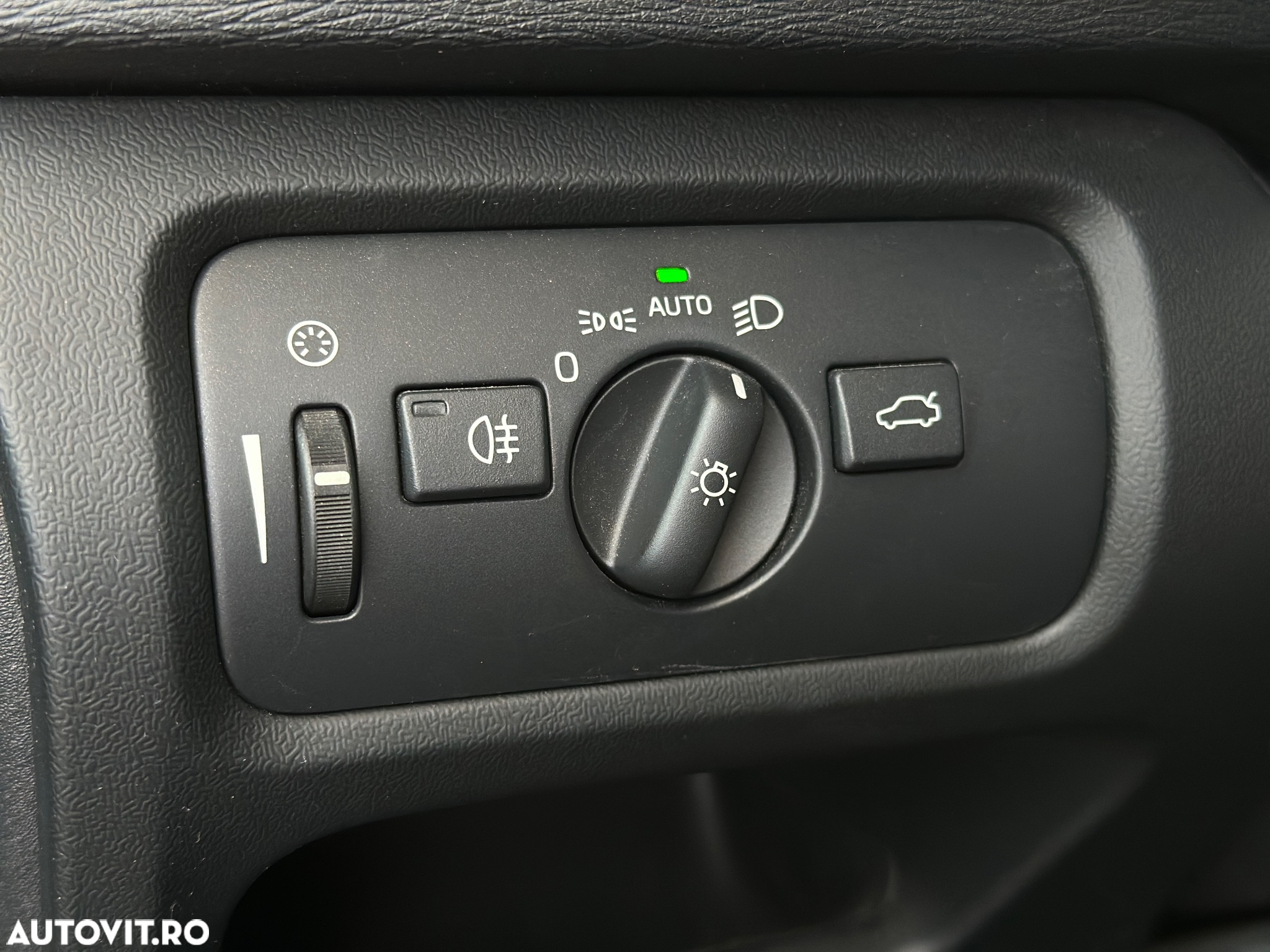 Volvo V40 D2 R-Design - 26