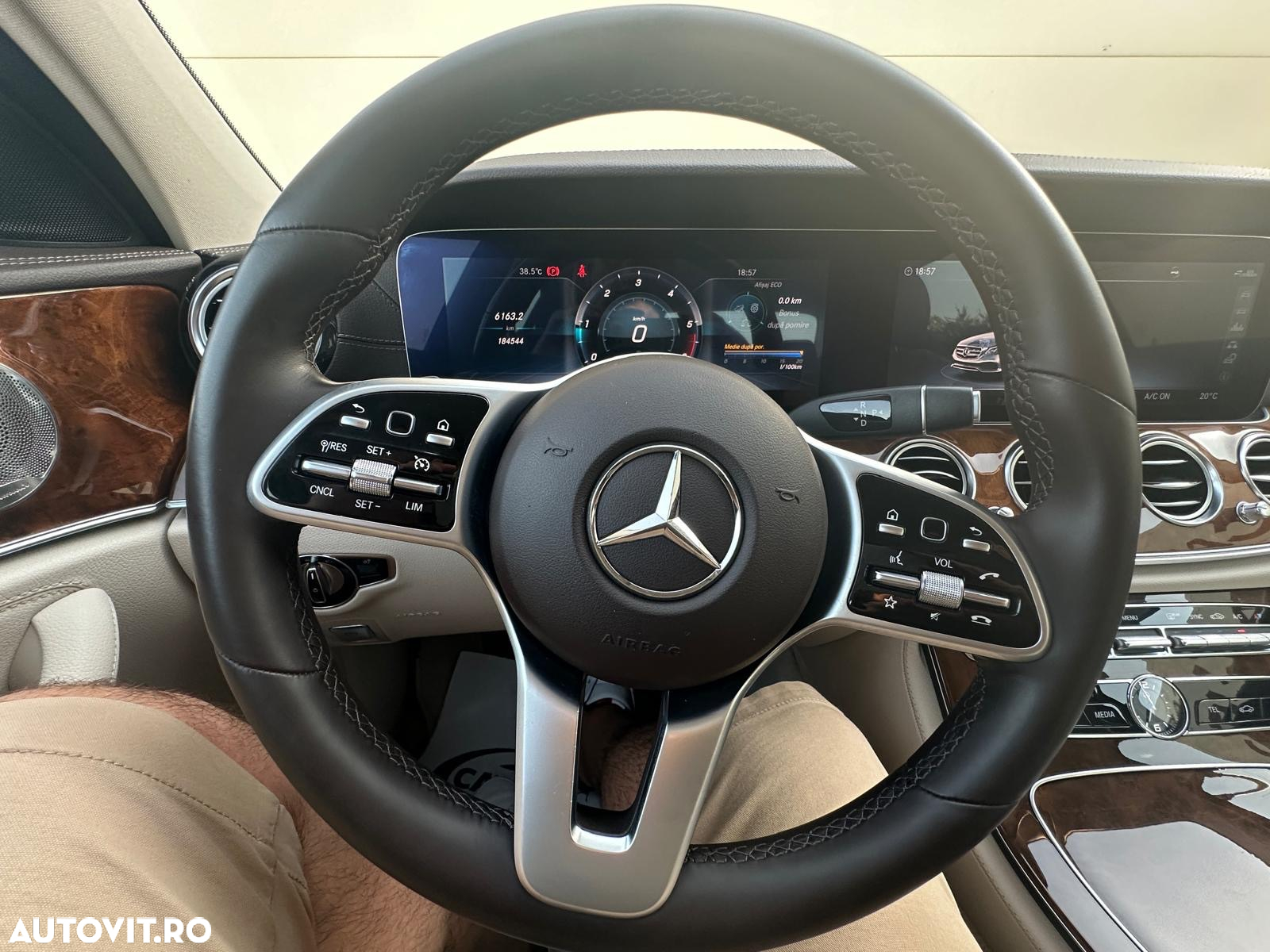 Mercedes-Benz E 220 d 4Matic T 9G-TRONIC Exclusive - 38