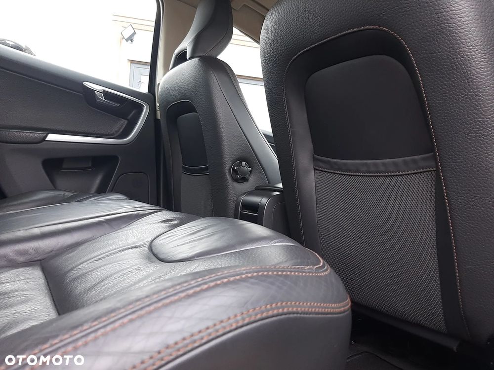 Volvo XC 60 D5 AWD Momentum - 28