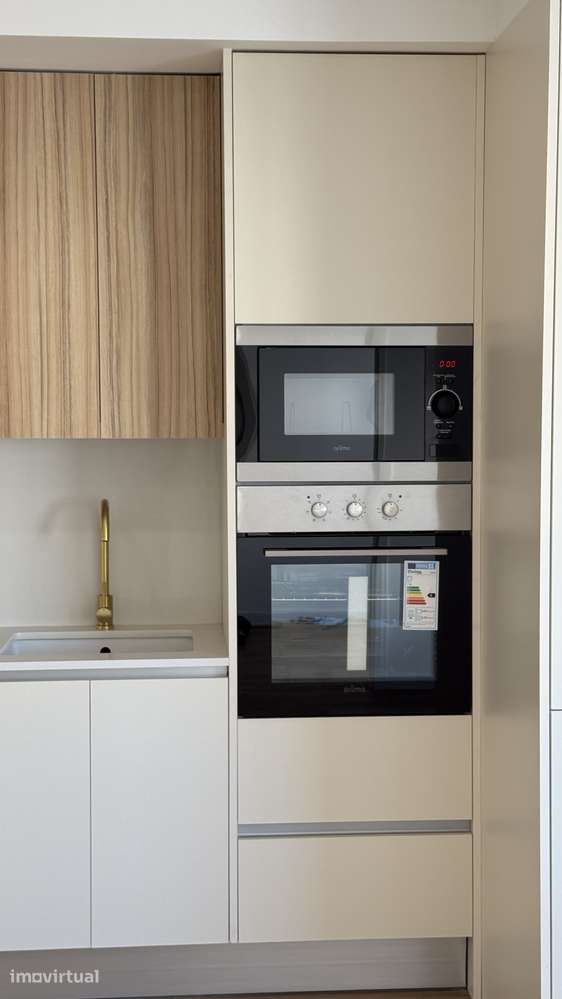 Apartamento T2 Remodelado a 500m da praia - Grande imagem: 2/14