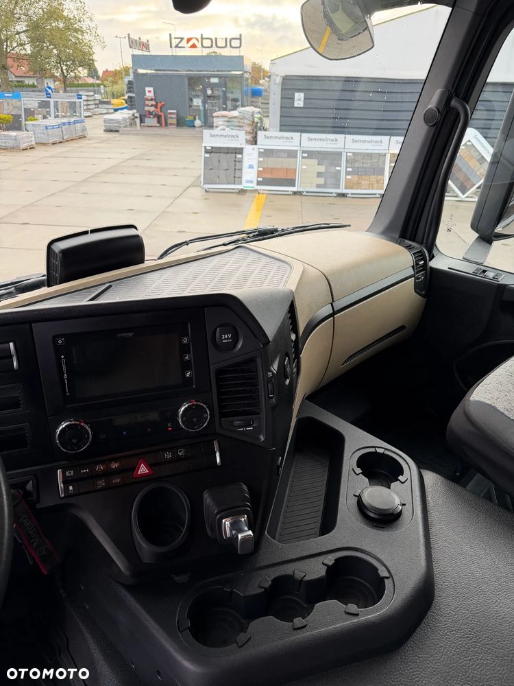 Mercedes-Benz Actros - 11