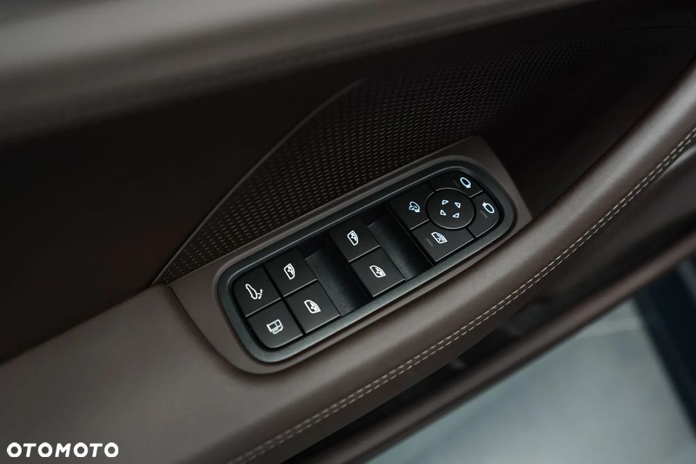 Porsche Panamera 4S E-Hybrid PHEV - 19