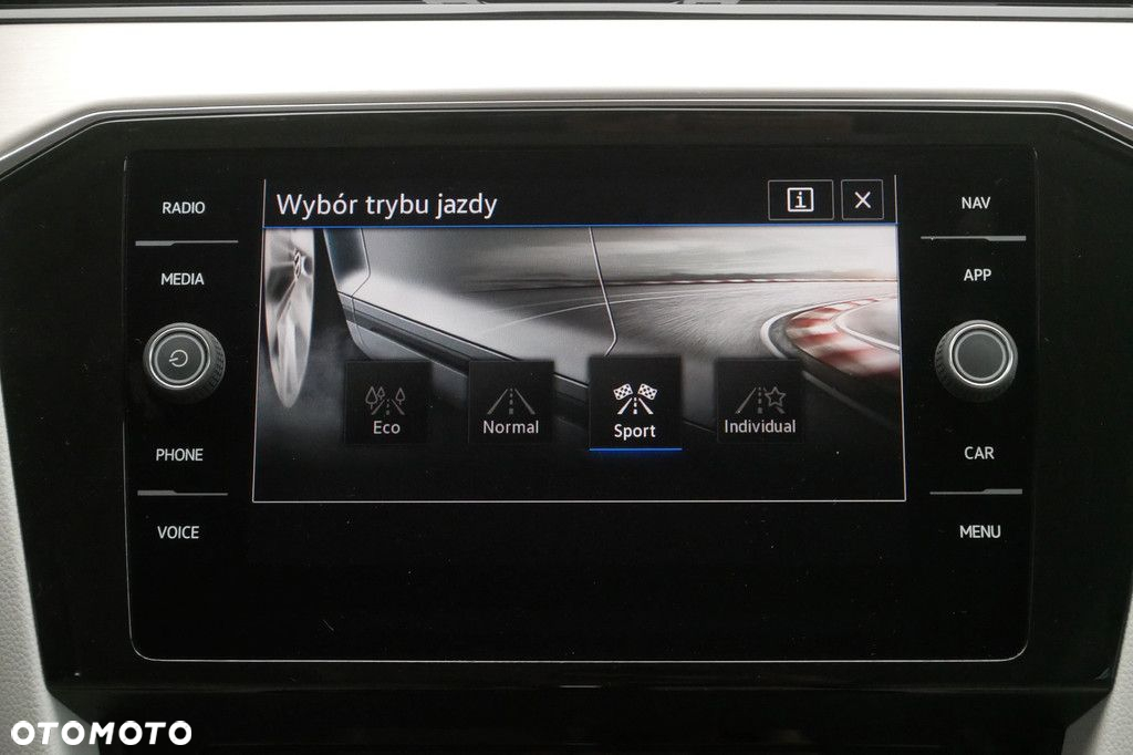 Volkswagen Passat - 21