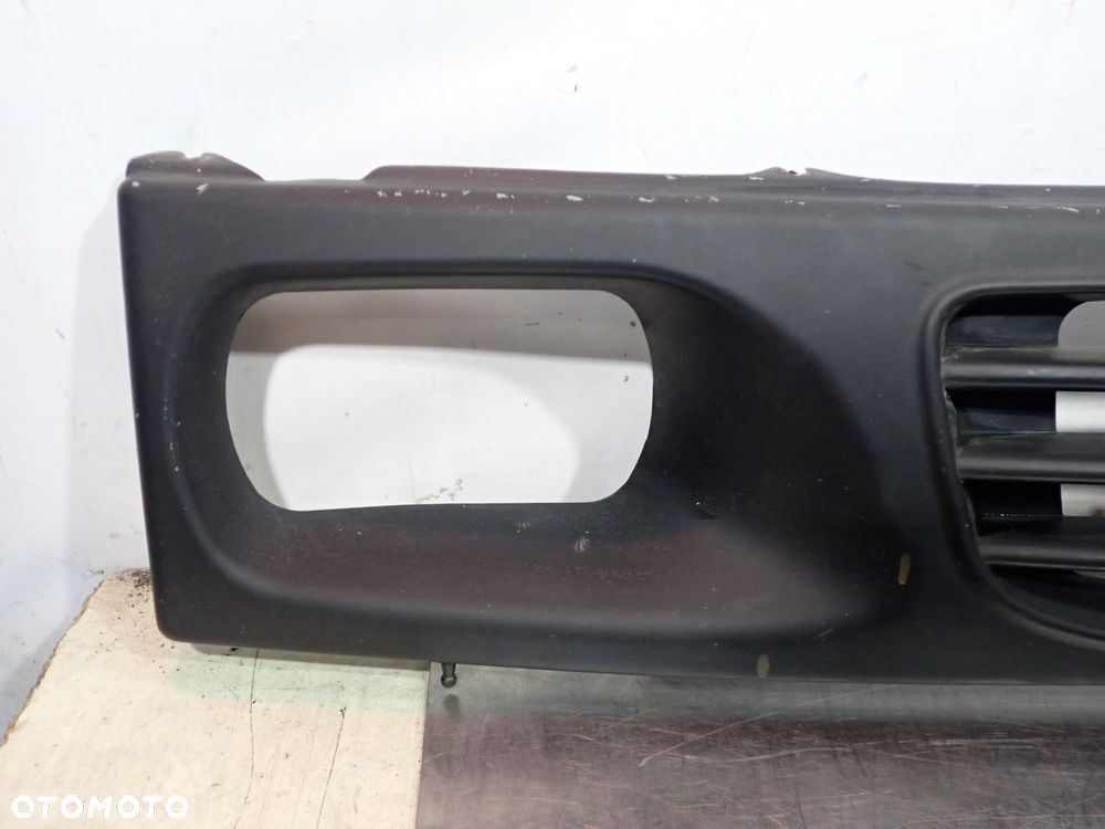GRILL ATRAPA DAEWOO LUBLIN III 3352-8203220 - 2