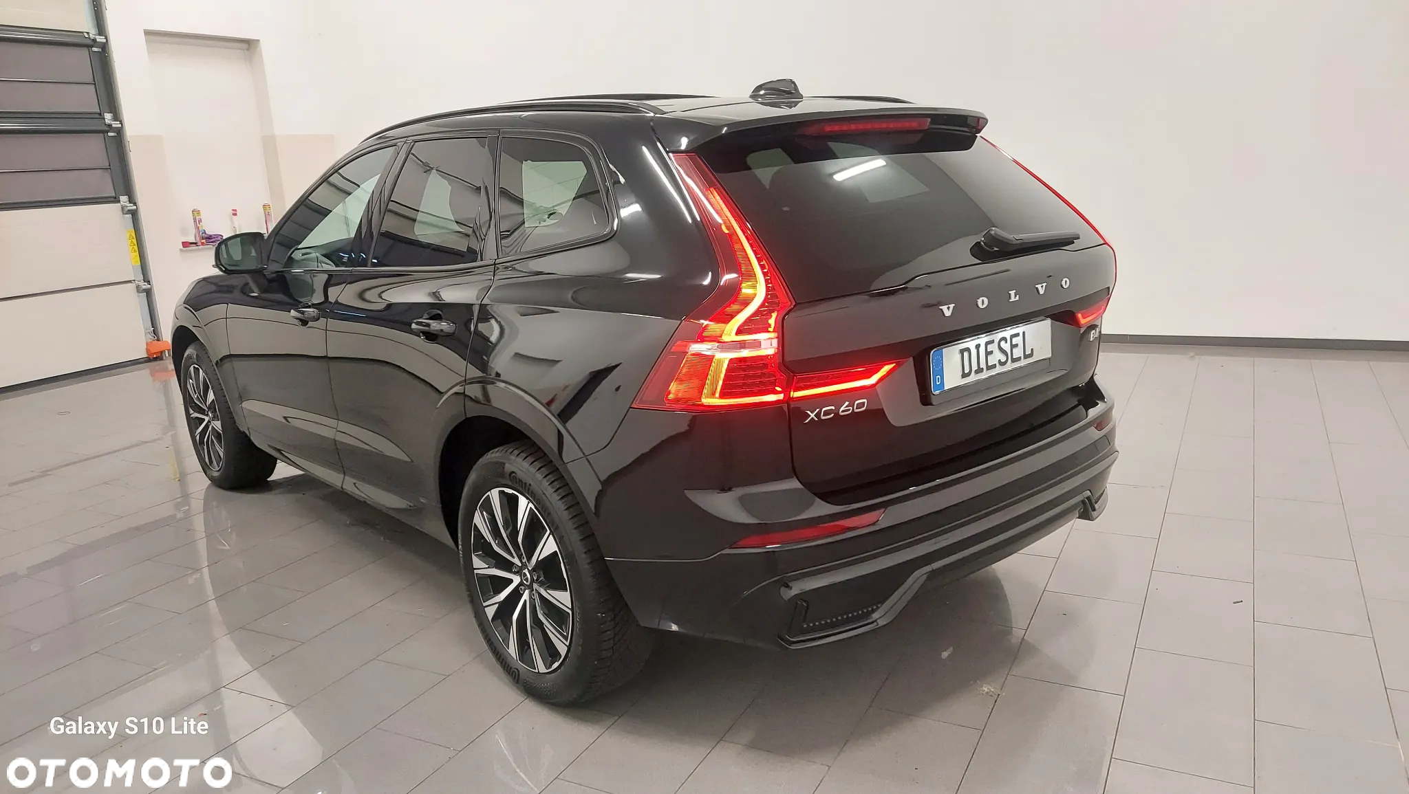 Volvo XC 60 B4 D AWD Plus Dark - 4