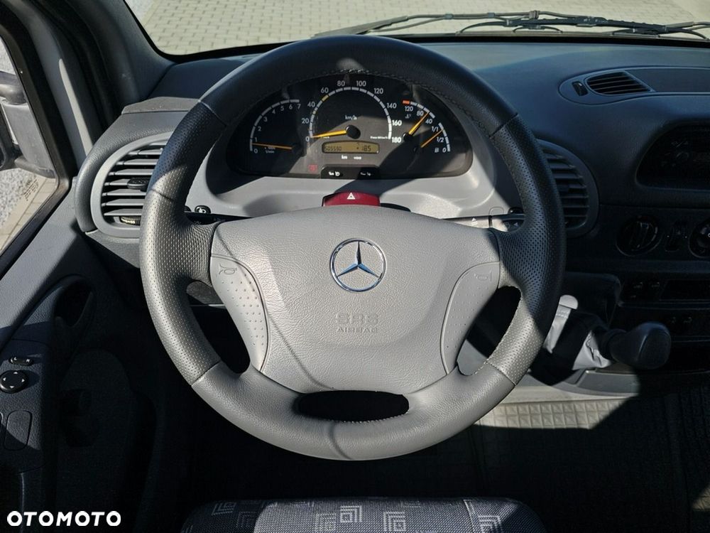 Mercedes-Benz Sprinter - 13
