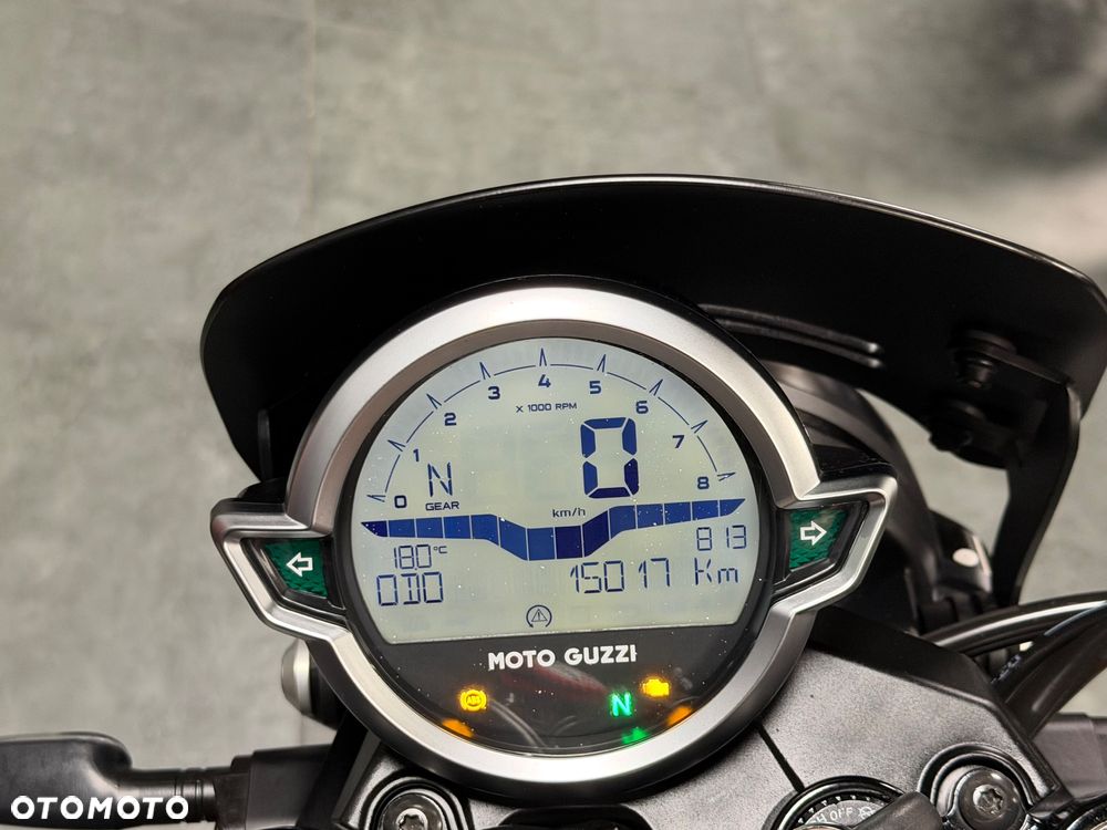 Moto Guzzi V7 - 27