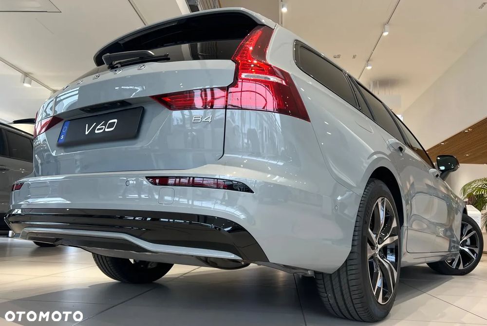 Volvo V60 B4 B DKG Plus Dark - 33