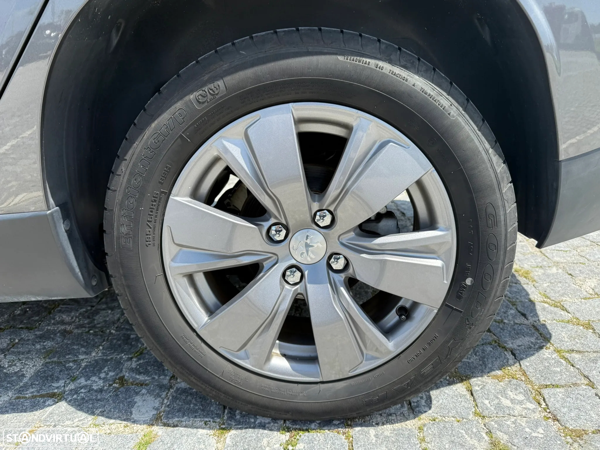 Peugeot 2008 1.2 PureTech Style - 6