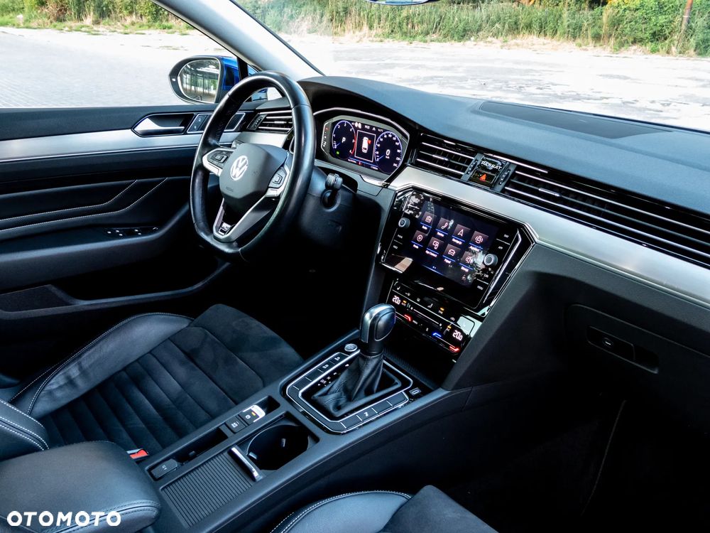 Volkswagen Passat Variant 2.0 TDI SCR DSG 4Motion Elegance - 24