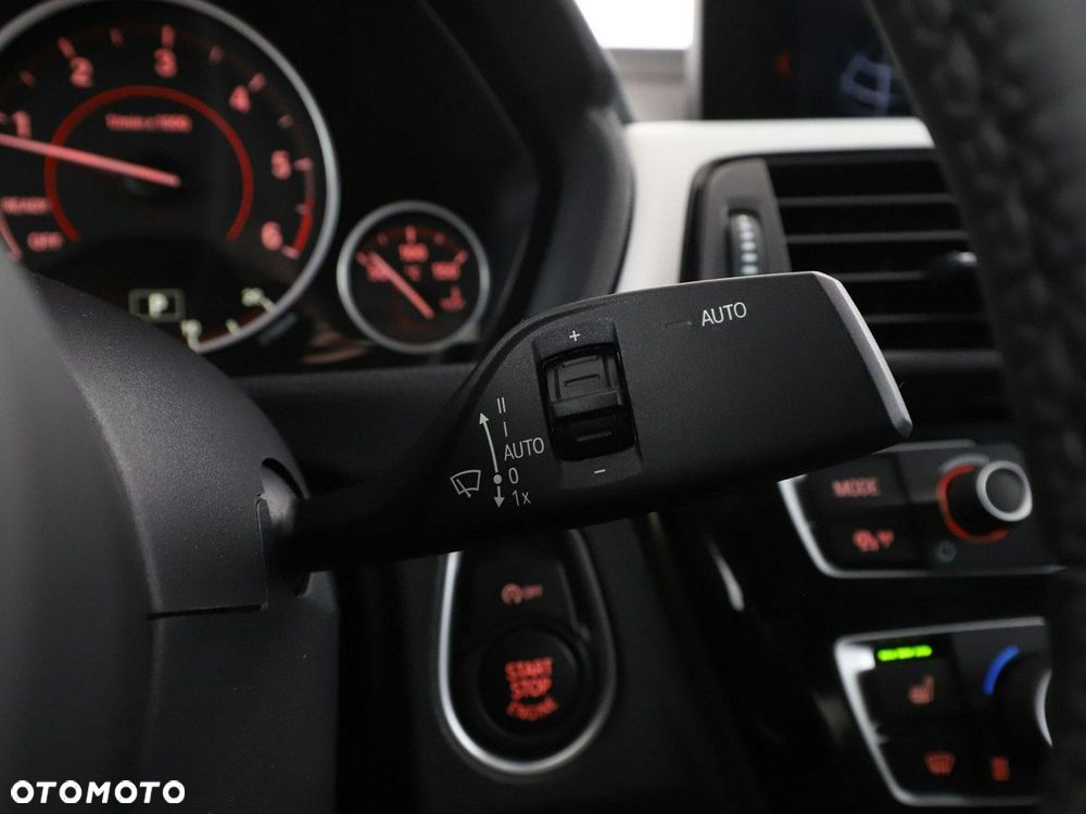 BMW Seria 3 318d M Sport - 33