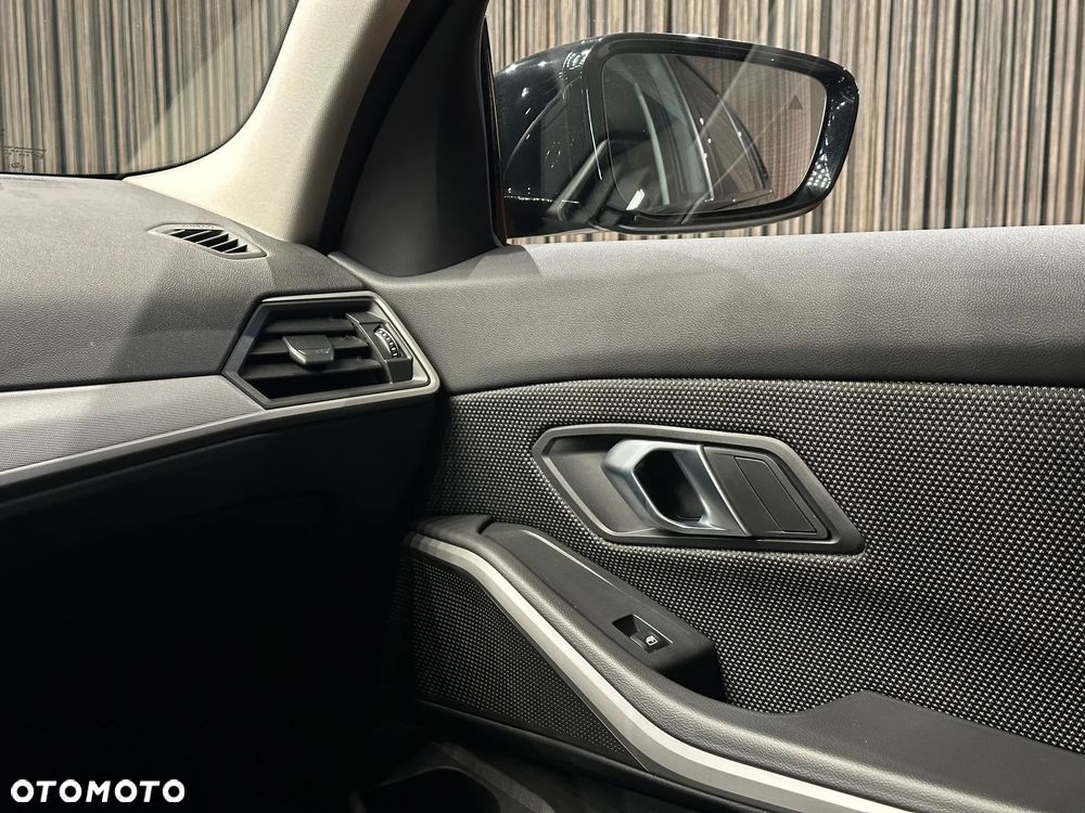BMW Seria 3 320d mHEV - 14