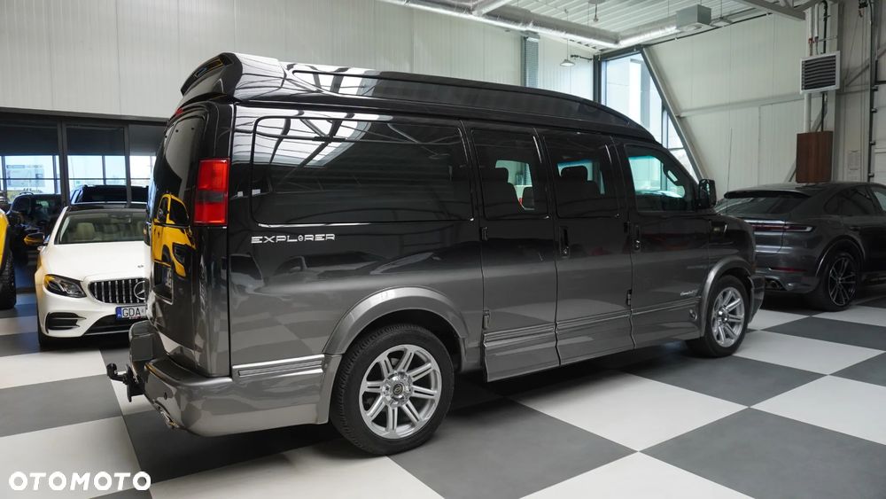 Chevrolet Express - 18