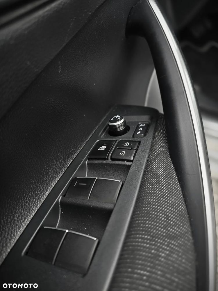 Toyota Corolla 1.8 Hybrid Comfort - 22