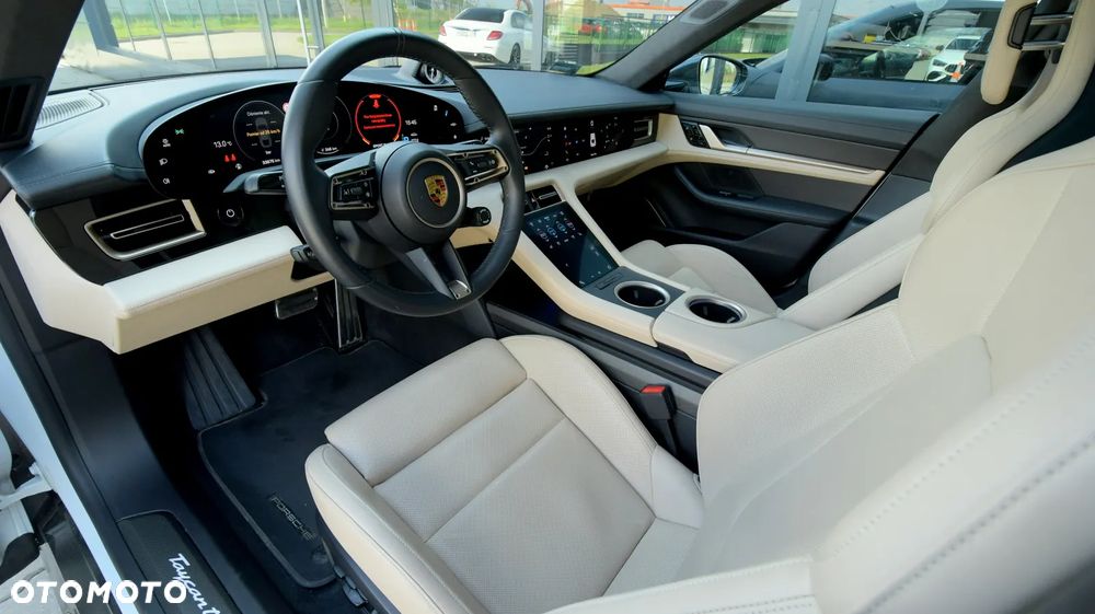 Porsche Taycan Turbo - 17