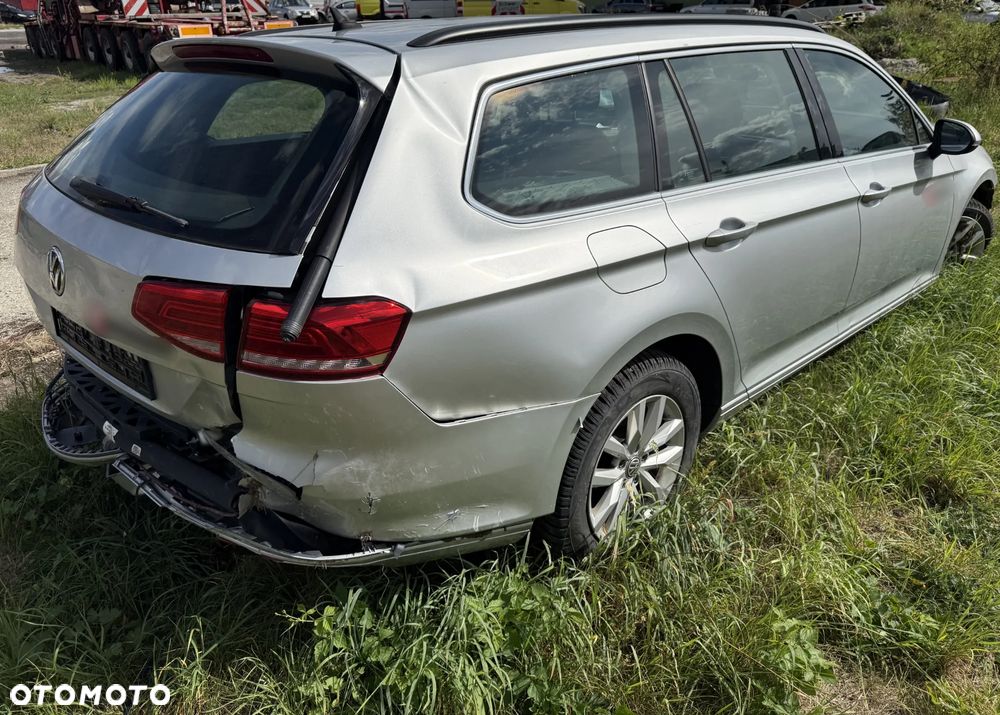 Volkswagen Passat - 4