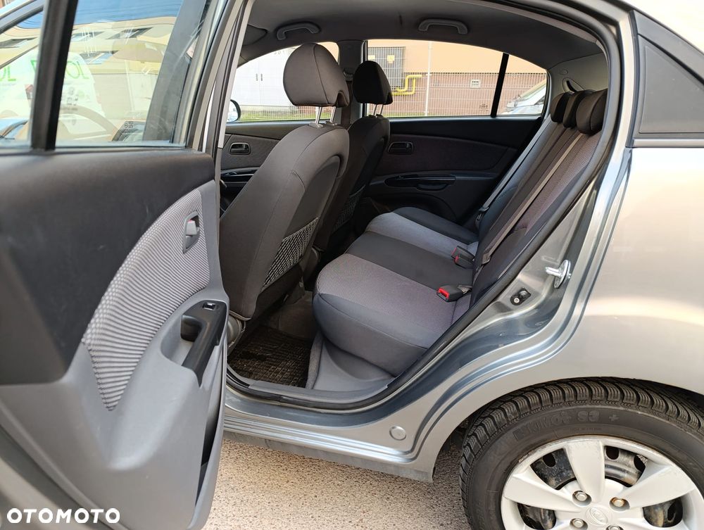 Kia Rio 1.4 Family - 9