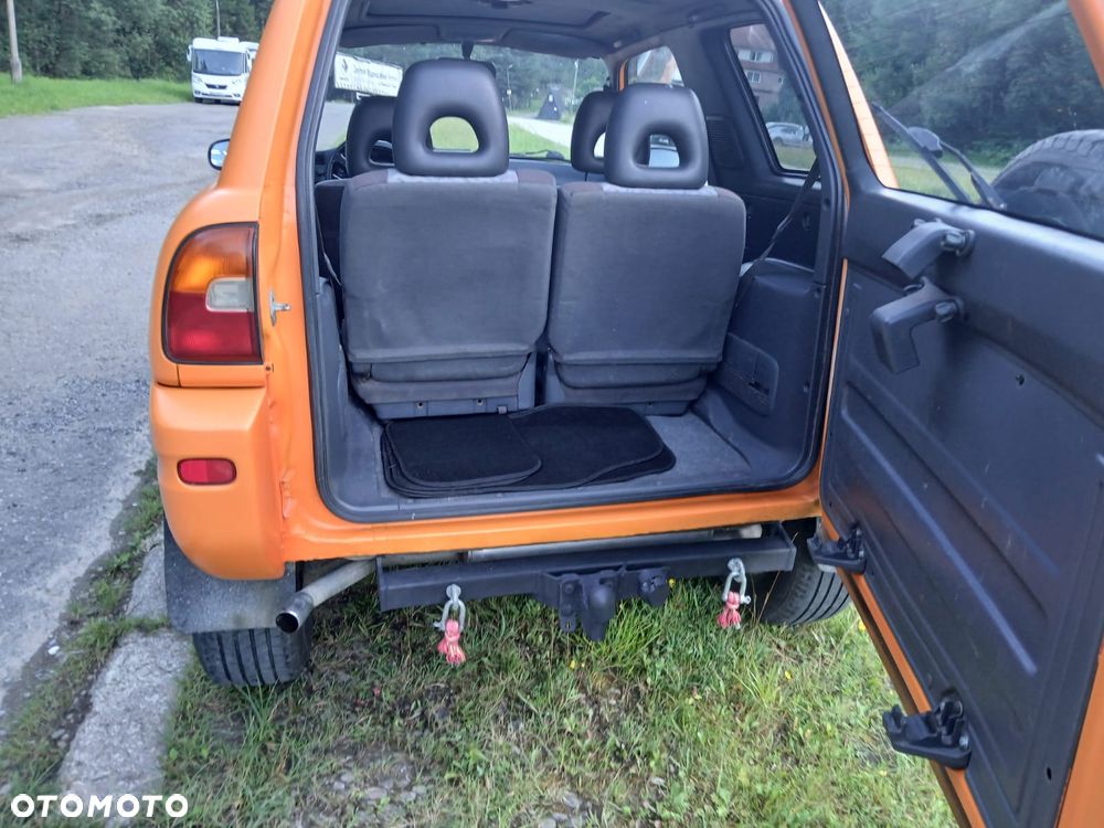 Toyota RAV4 2.0 - 6